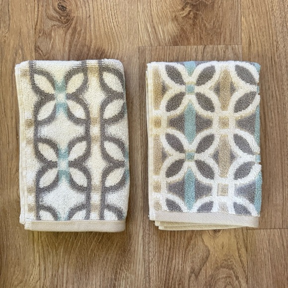 Bella Lux Bath 2 Bella Lux Paige Drop Flowers Gray Taupe White Blue Bathroom Fingertip